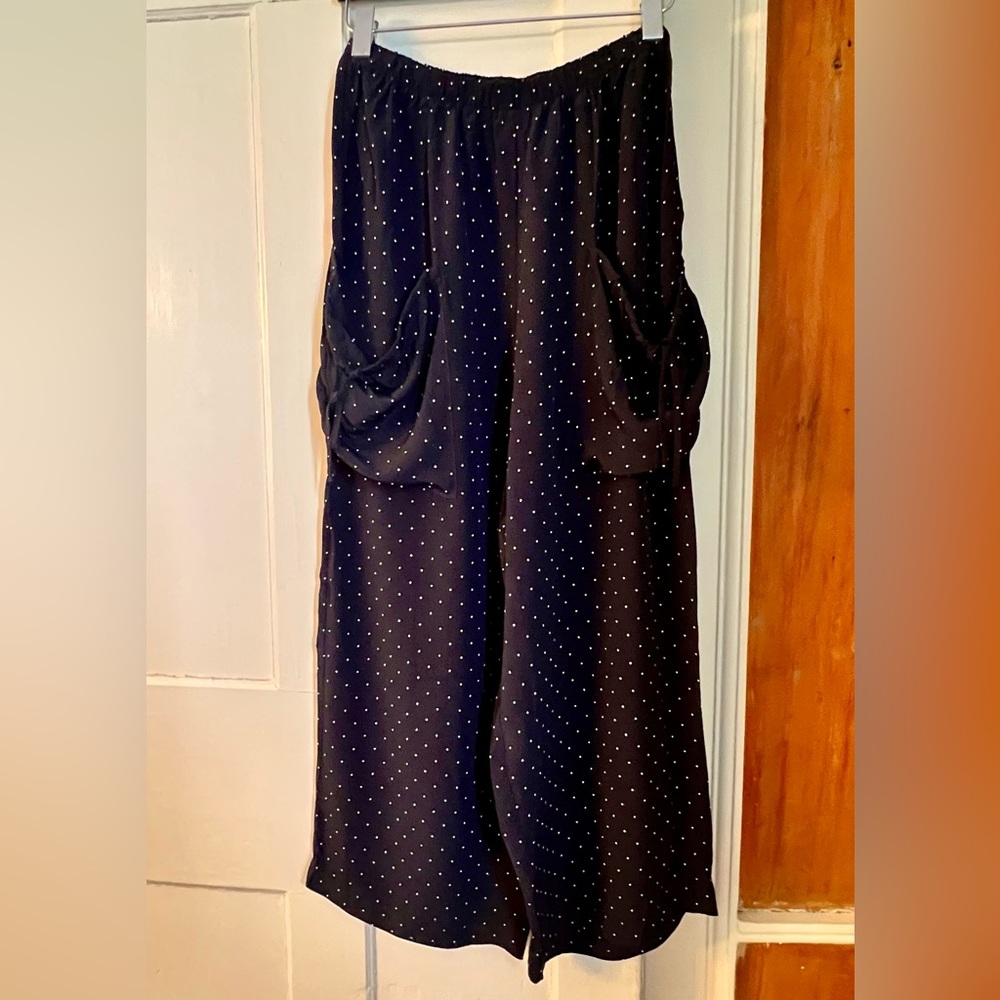Lilith France deep navy polka dot rayon crop pants like new
